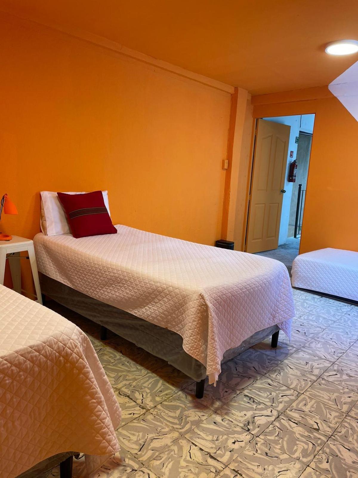 Why Not Hotel Антигуа-Гватемала Номер фото
